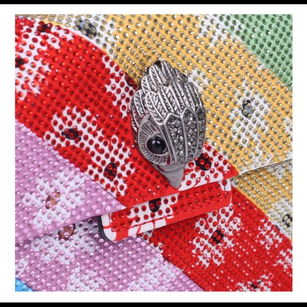 Kensington Crystal Mini Crossbody Bag
KURT GEIGER LONDON - Picture 7 of 11